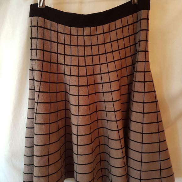 Carmen Marc Valvo Windowpane Beige Black Rayon Circle A Soft Stretch Skirt S 27 - Picture 5 of 6